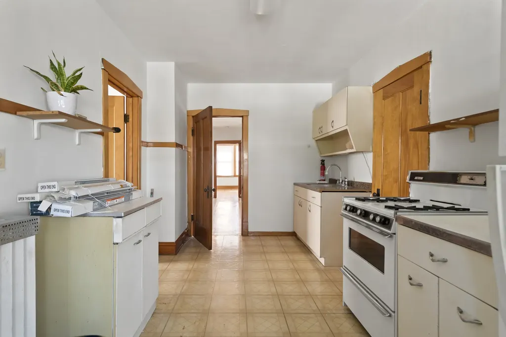 3456 North Whipple Street Chicago IL 60618