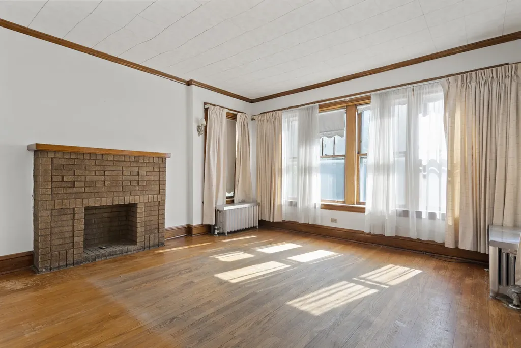 3456 North Whipple Street Chicago IL 60618