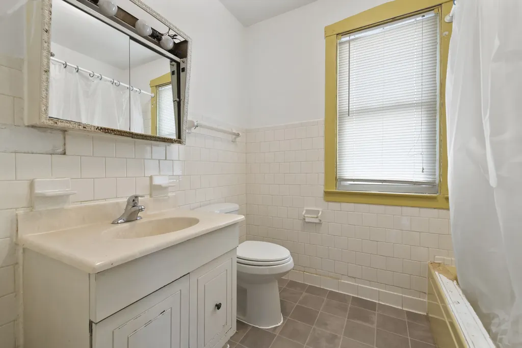 3456 North Whipple Street Chicago IL 60618