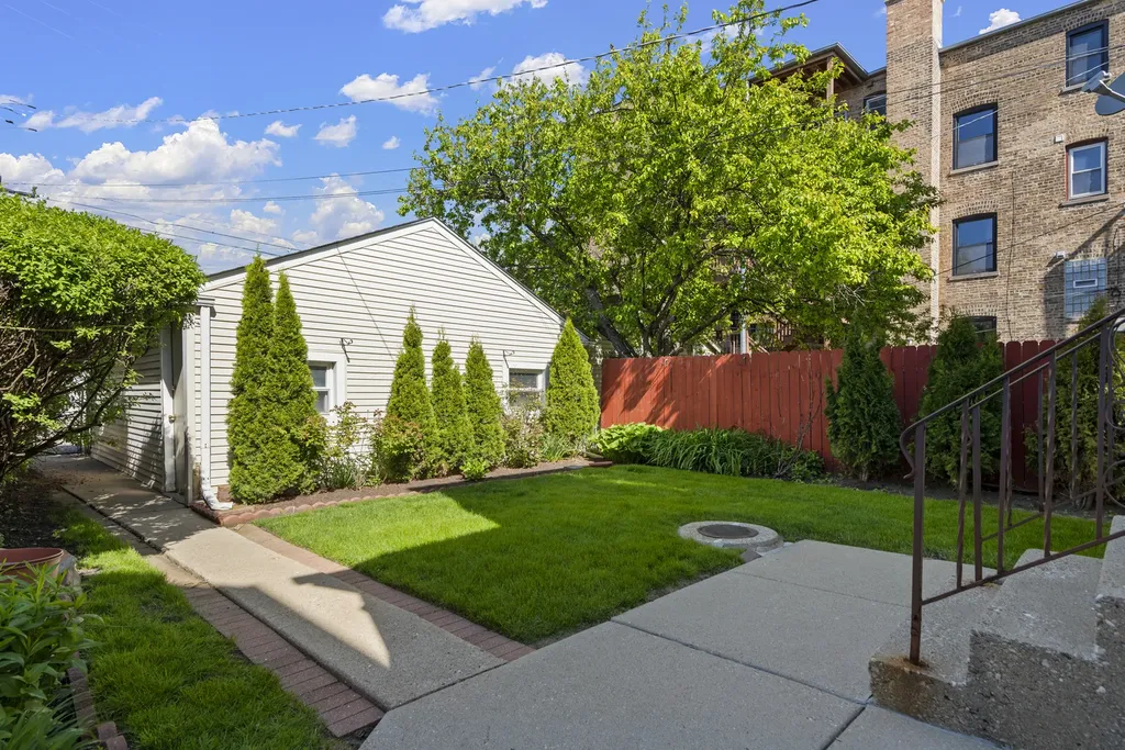 3456 North Whipple Street Chicago IL 60618