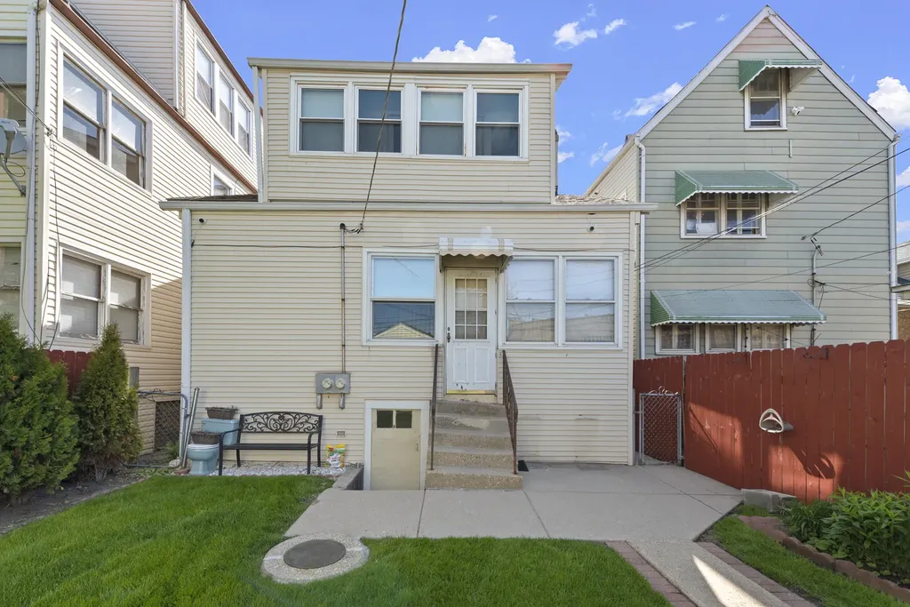 3456 North Whipple Street Chicago IL 60618