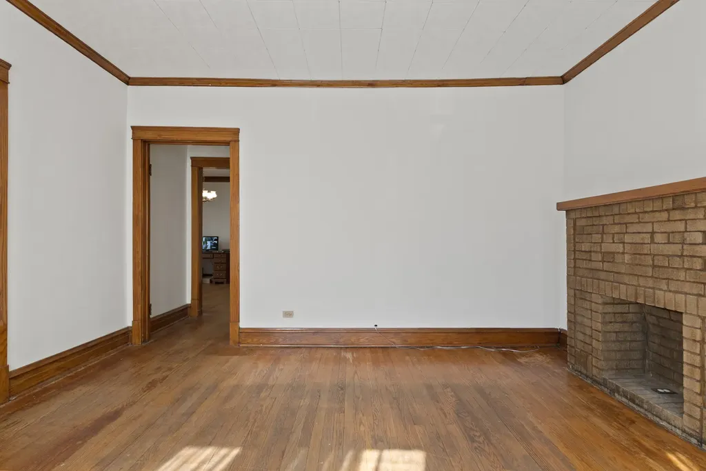 3456 North Whipple Street Chicago IL 60618