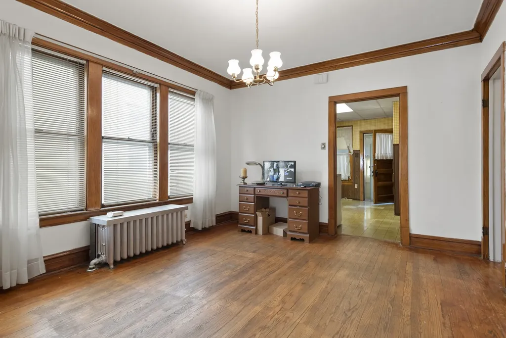 3456 North Whipple Street Chicago IL 60618