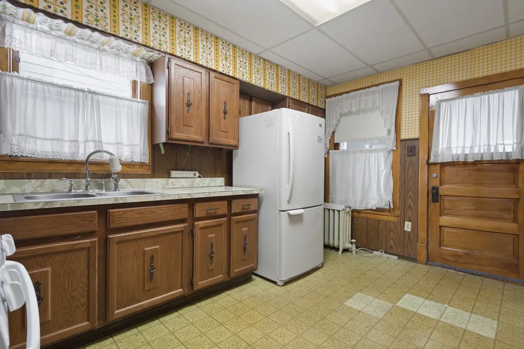 3456 North Whipple Street Chicago IL 60618