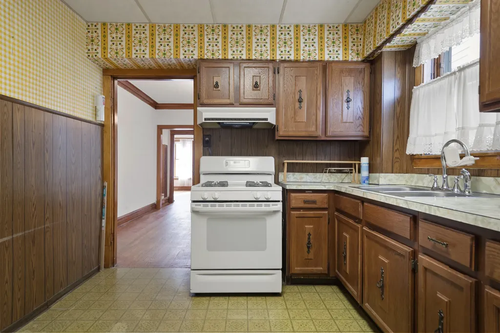 3456 North Whipple Street Chicago IL 60618
