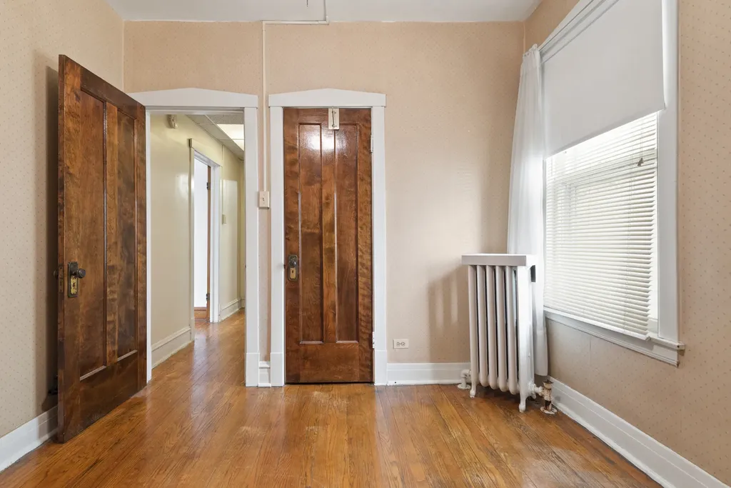 3456 North Whipple Street Chicago IL 60618