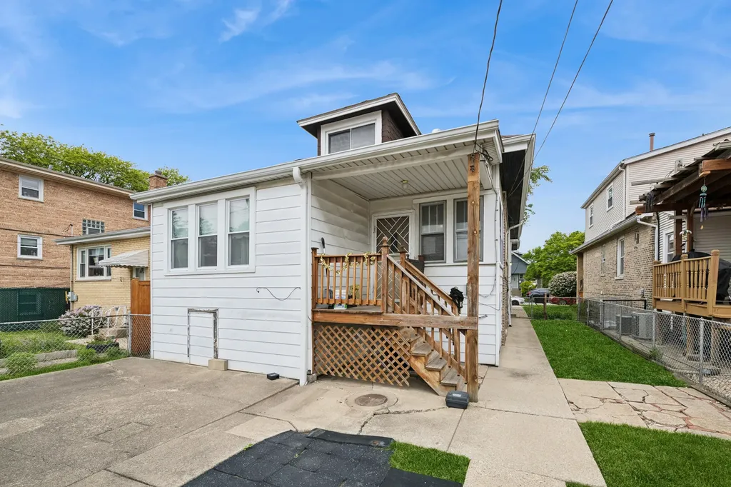5849 West Eddy Street Chicago IL 60634