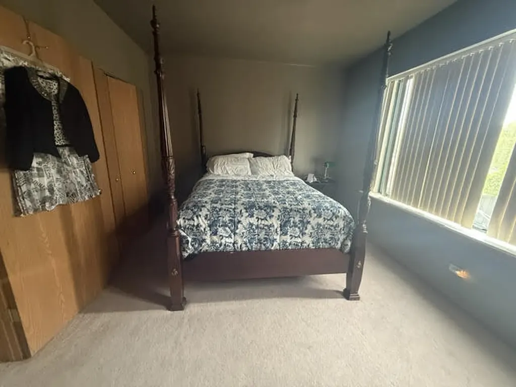 8008 South Ridgeland Avenue Chicago IL 60617
