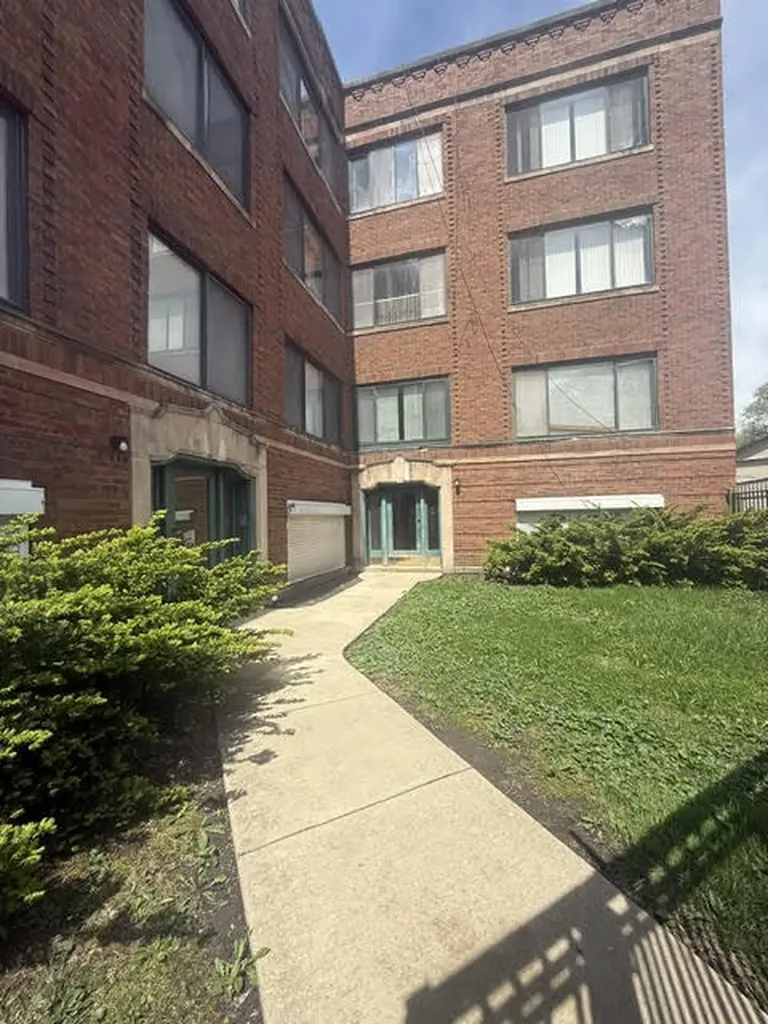 8008 South Ridgeland Avenue Chicago IL 60617