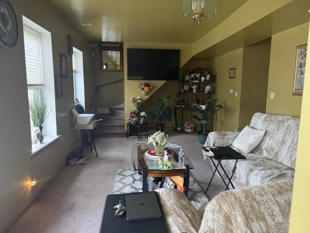 8008 South Ridgeland Avenue Chicago IL 60617