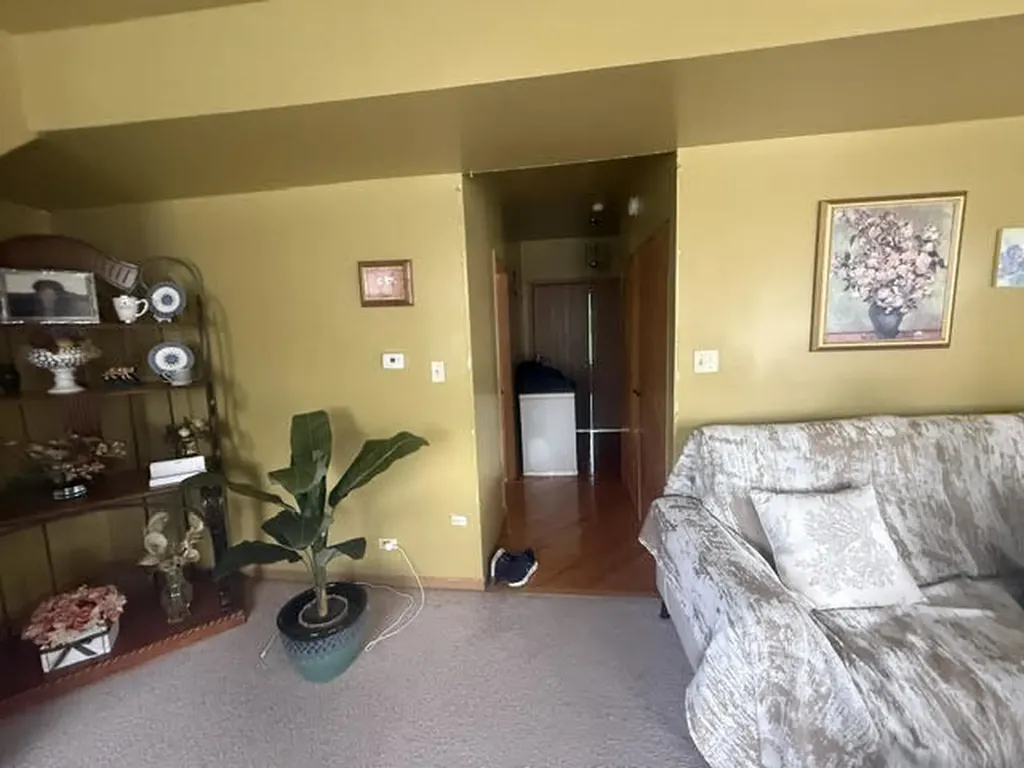 8008 South Ridgeland Avenue Chicago IL 60617