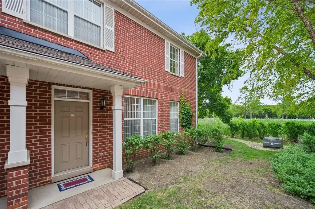 992 Enfield Drive Northbrook IL 60062
