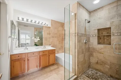 992 Enfield Drive Northbrook IL 60062