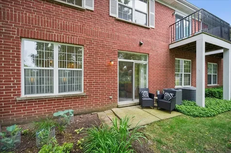 992 Enfield Drive Northbrook IL 60062