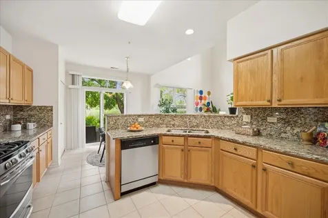 992 Enfield Drive Northbrook IL 60062