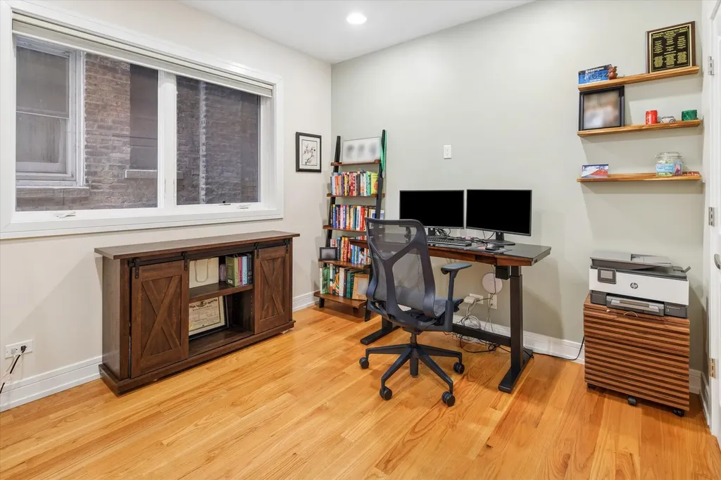 821 West Roscoe Street Chicago IL 60657