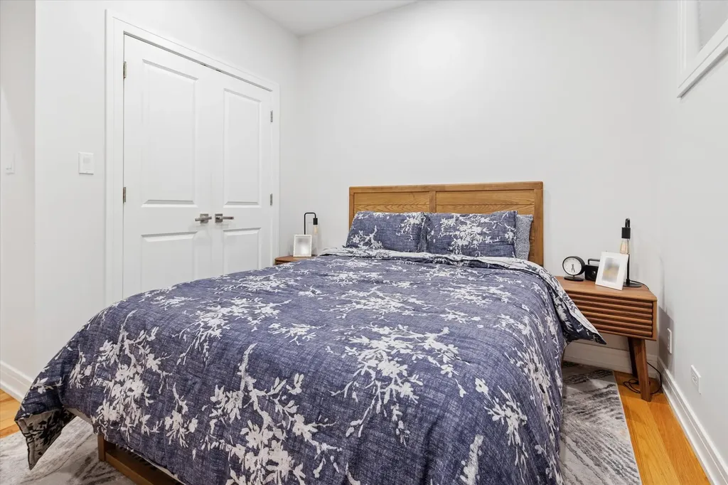 821 West Roscoe Street Chicago IL 60657