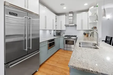 821 West Roscoe Street Chicago IL 60657