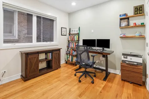 821 West Roscoe Street Chicago IL 60657