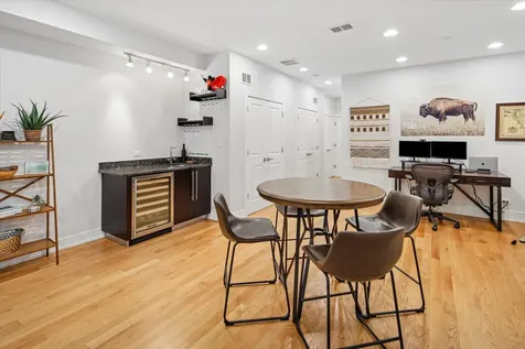 821 West Roscoe Street Chicago IL 60657