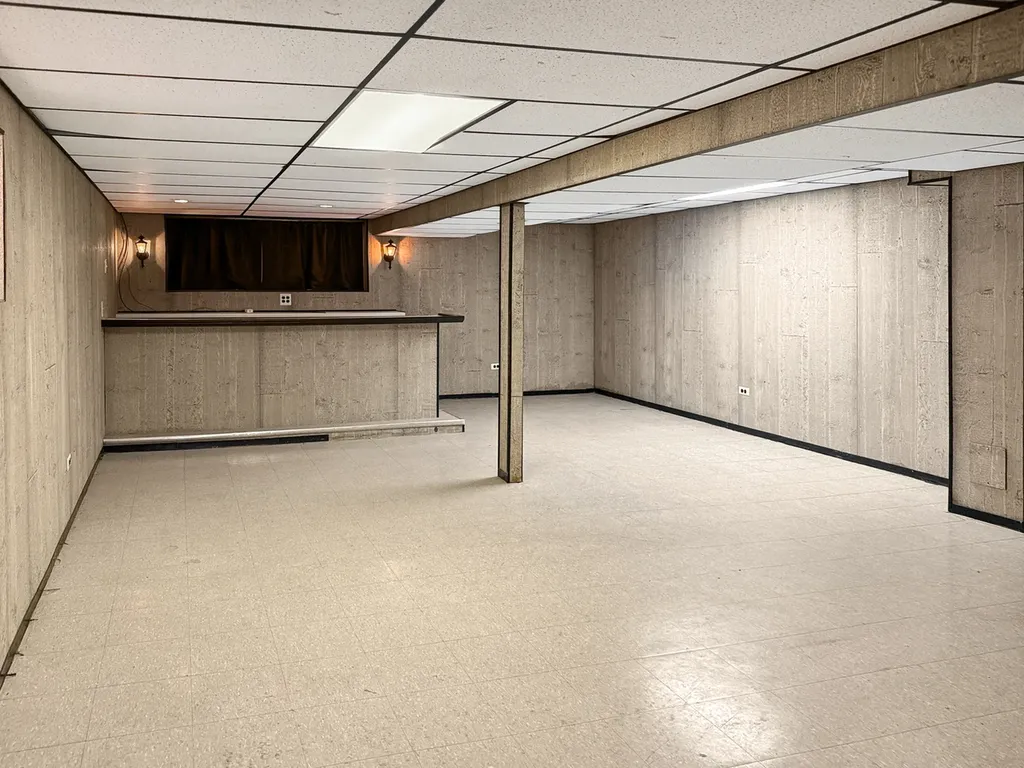 11142 South Sawyer Avenue Chicago IL 60655