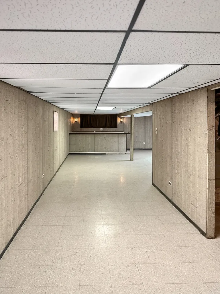 11142 South Sawyer Avenue Chicago IL 60655