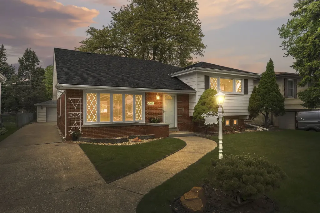 10116 Mulberry Avenue Oak Lawn IL 60453