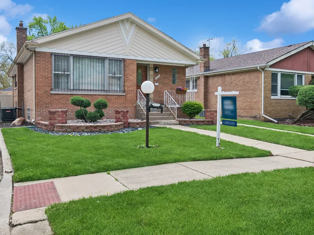 256 Calumet Boulevard Harvey IL 60426