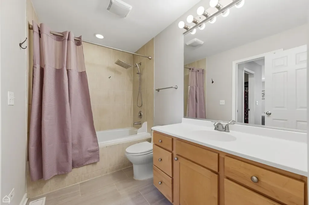 6951 North Western Avenue Chicago IL 60645