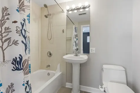 6951 North Western Avenue Chicago IL 60645