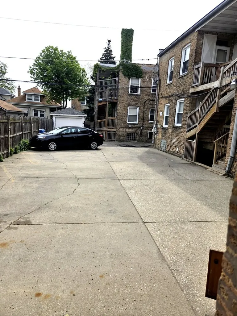 3005 North Kolmar Avenue Chicago IL 60641