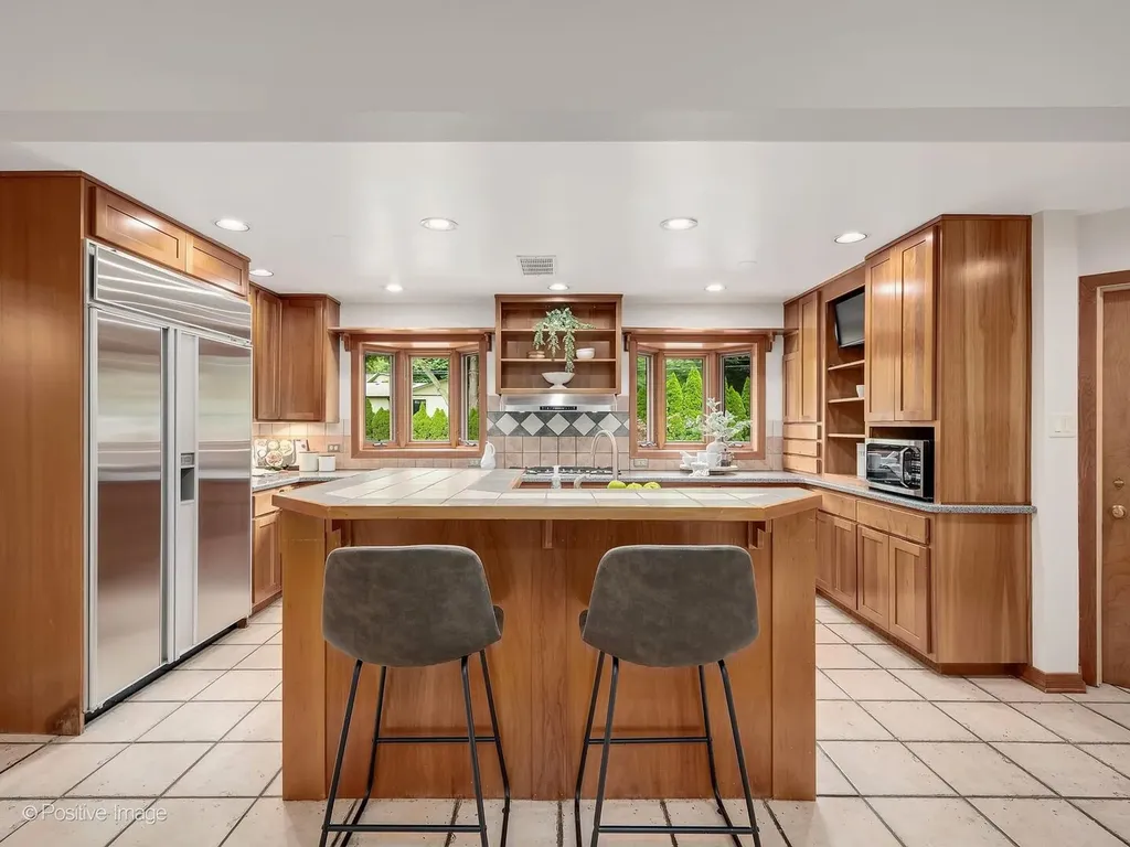 6444 Pontiac Drive Indian Head Park IL 60525