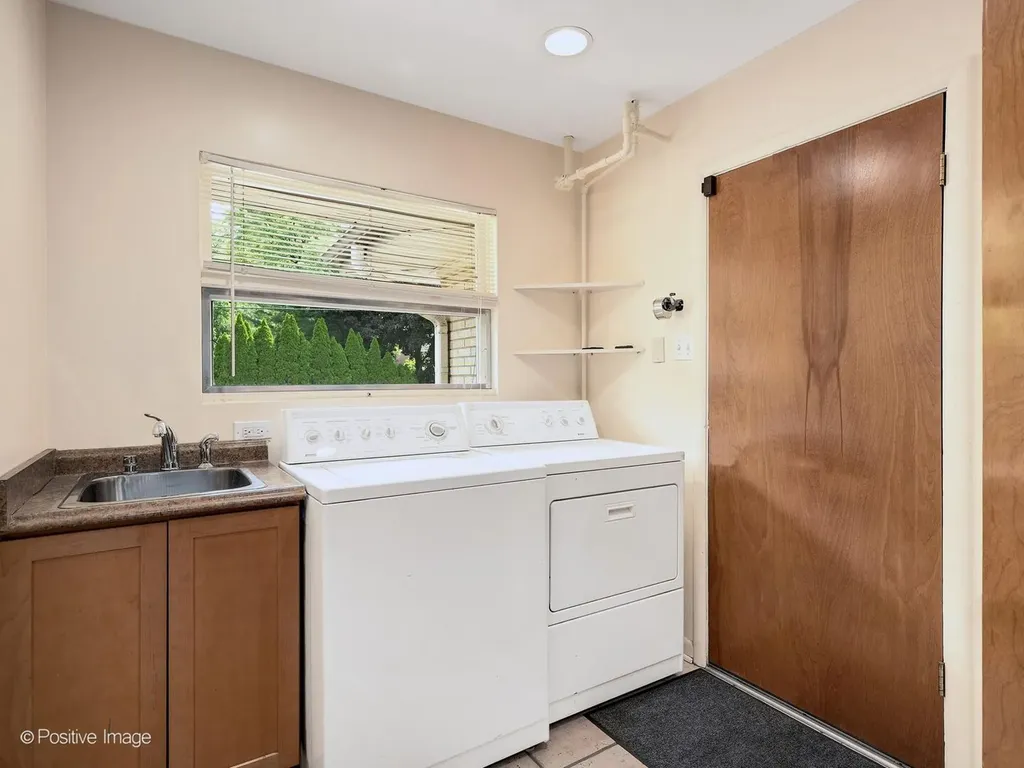 6444 Pontiac Drive Indian Head Park IL 60525