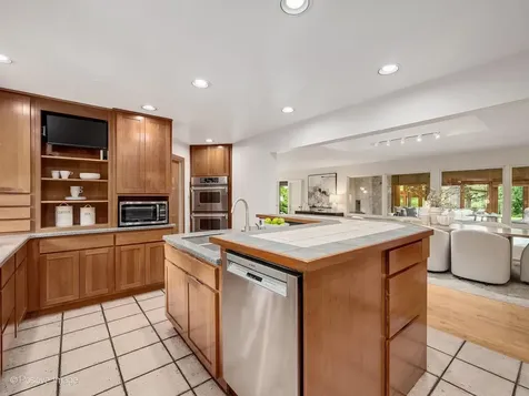 6444 Pontiac Drive Indian Head Park IL 60525