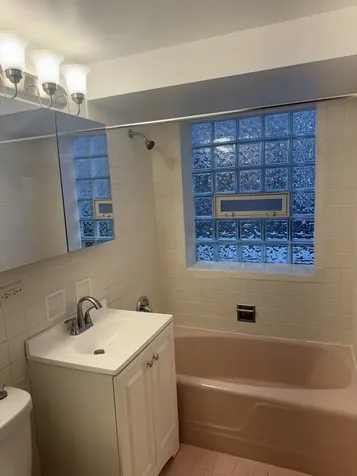 5543 West Edmunds Street Chicago IL 60630
