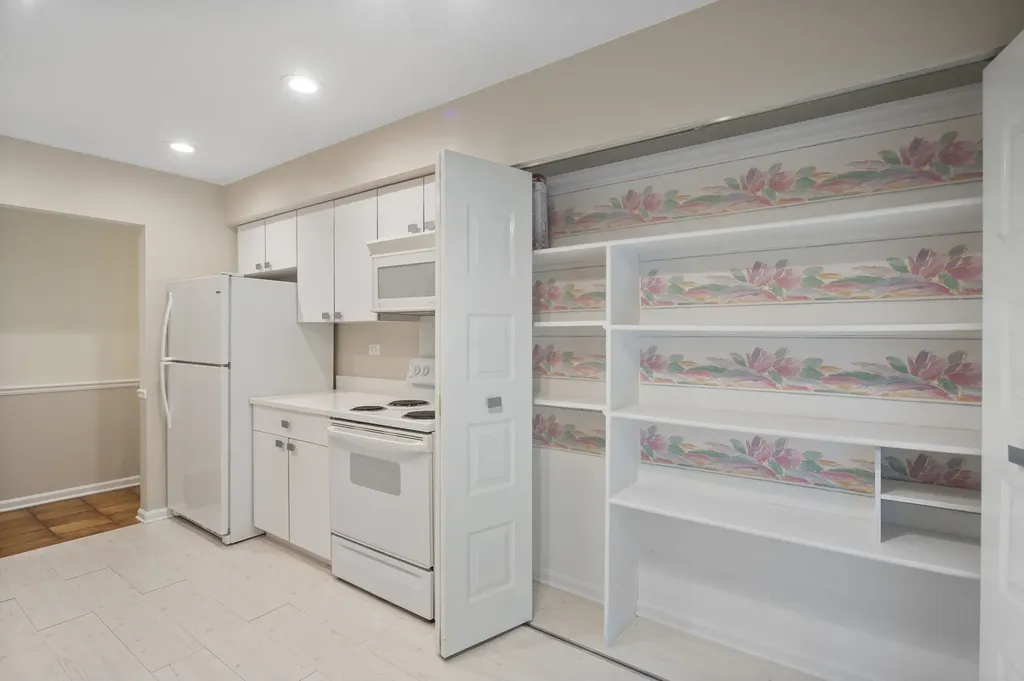 4949 Golf Road Skokie IL 60077
