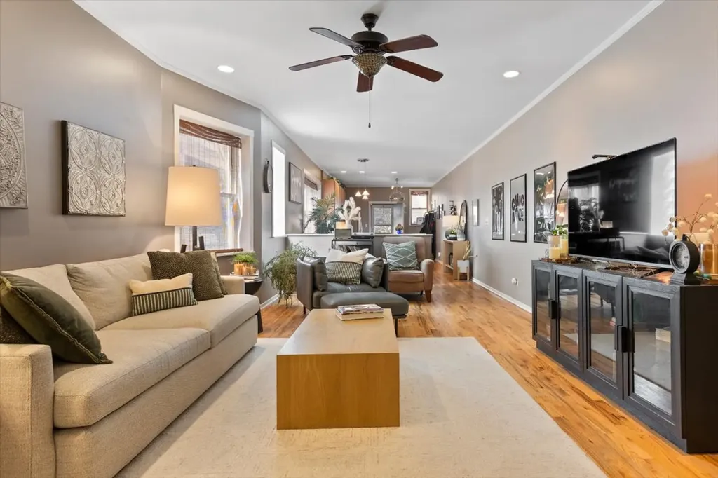 3124 West Cullom Avenue Chicago IL 60618