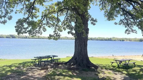 902 North Lake Shore Drive Round Lake Beach IL 60073