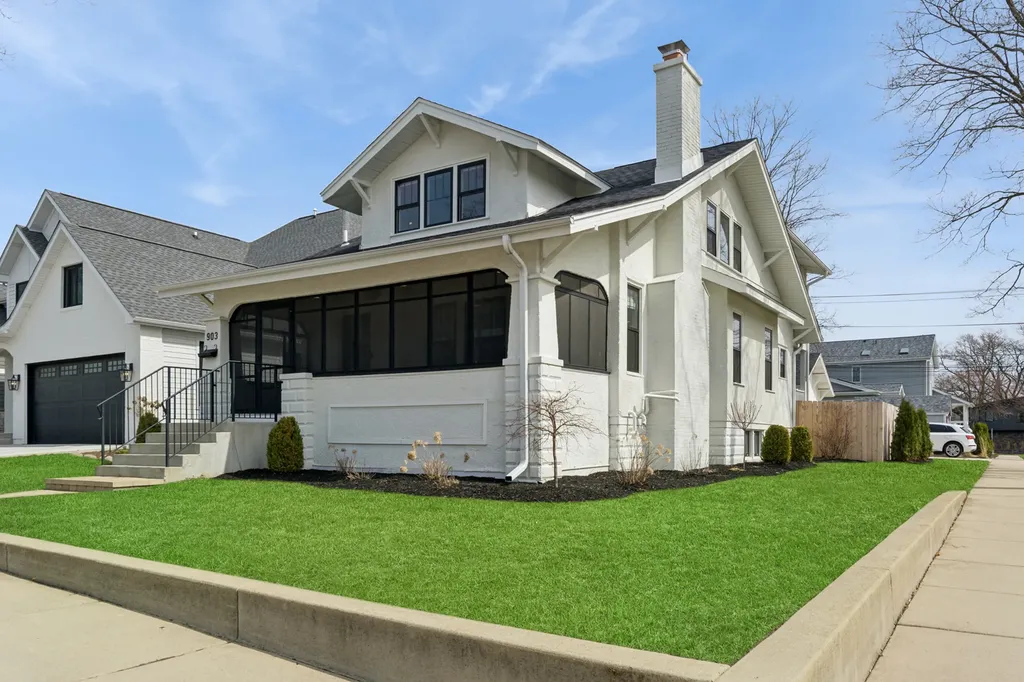 903 North Vail Avenue Arlington Heights IL 60004