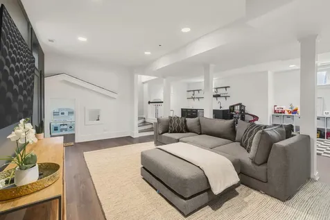903 North Vail Avenue Arlington Heights IL 60004