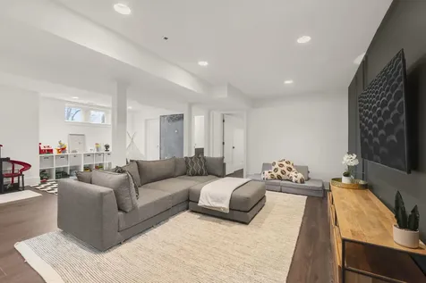 903 North Vail Avenue Arlington Heights IL 60004