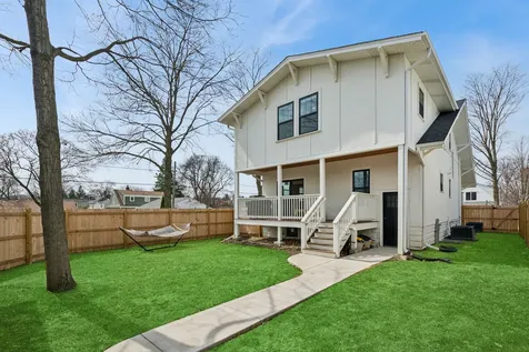 903 North Vail Avenue Arlington Heights IL 60004