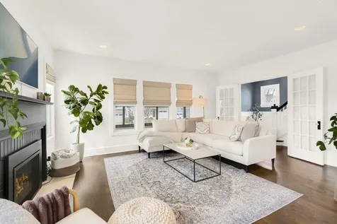 903 North Vail Avenue Arlington Heights IL 60004