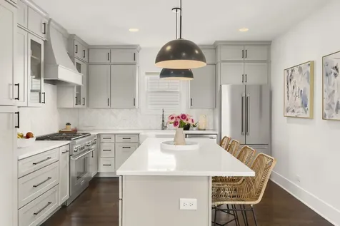 903 North Vail Avenue Arlington Heights IL 60004