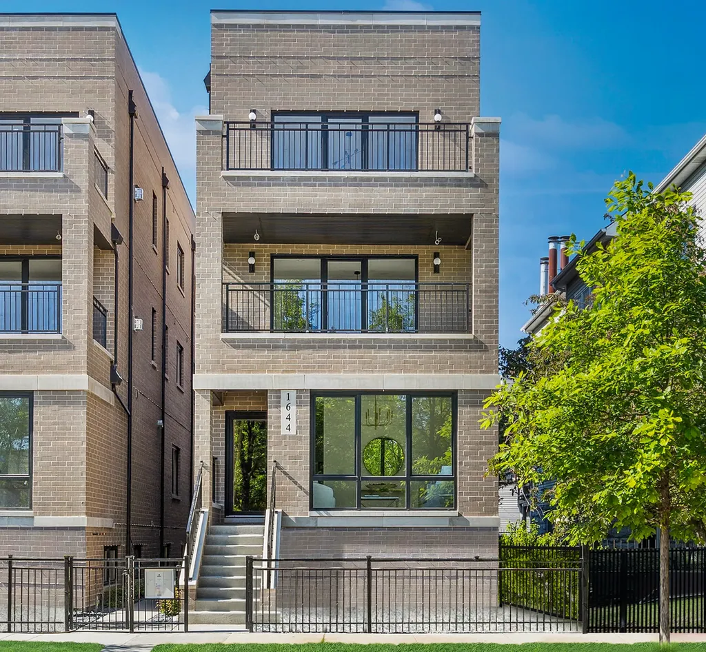 957 North Winchester Parkway Chicago IL 60622