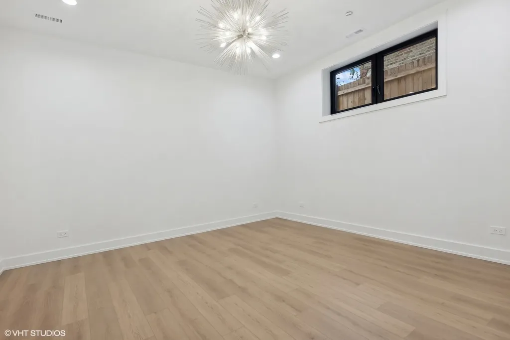 957 North Winchester Parkway Chicago IL 60622