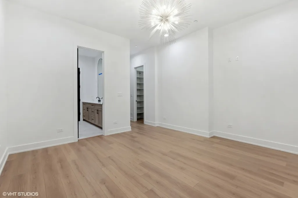 957 North Winchester Parkway Chicago IL 60622