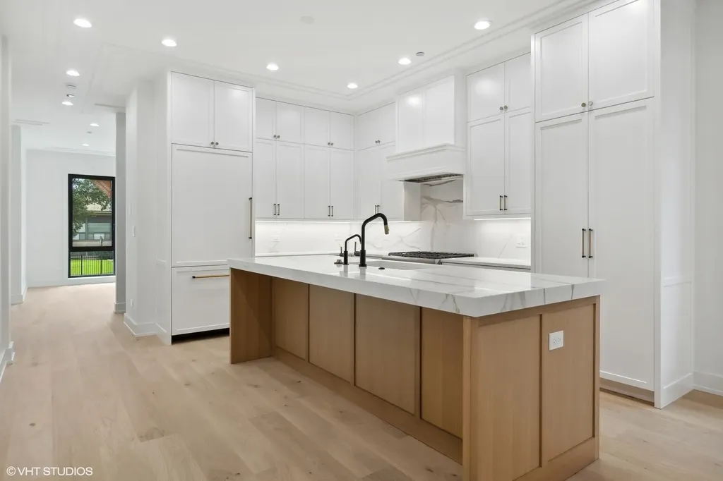 957 North Winchester Parkway Chicago IL 60622
