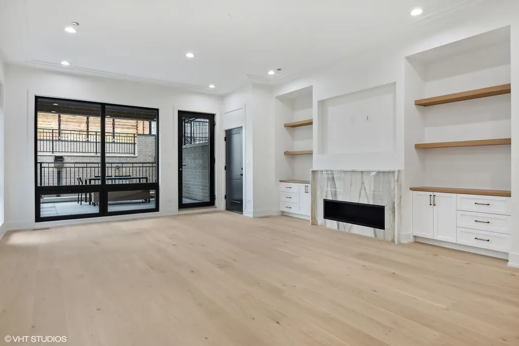 957 North Winchester Parkway Chicago IL 60622