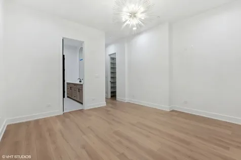 957 North Winchester Parkway Chicago IL 60622